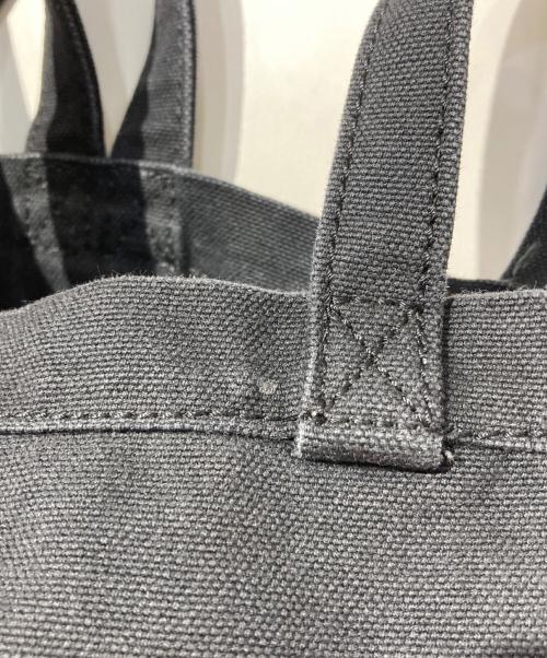 MM6 Maison Margiela（エムエムシックスメゾンマルジェラ）MM6 Maison Margiela (エムエムシックスメゾンマルジェラ) INSIDEOUT LOGO BERLIN BAG グレーの古着・服飾アイテム