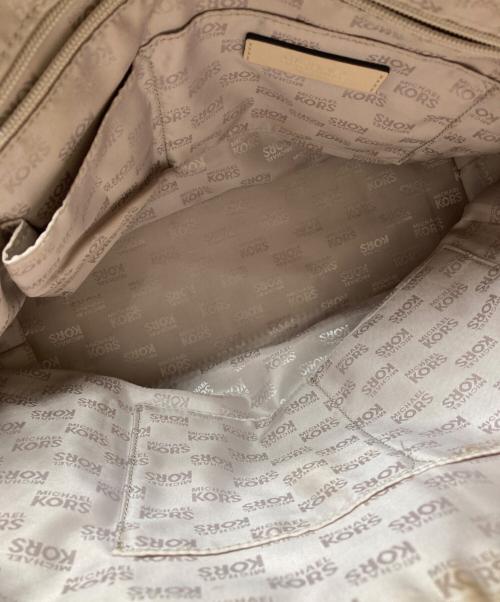 MICHAEL KORS（マイケルコース）MICHAEL KORS (マイケルコース) JET SET ITEM LG EW TZ TOTE アイボリーの古着・服飾アイテム