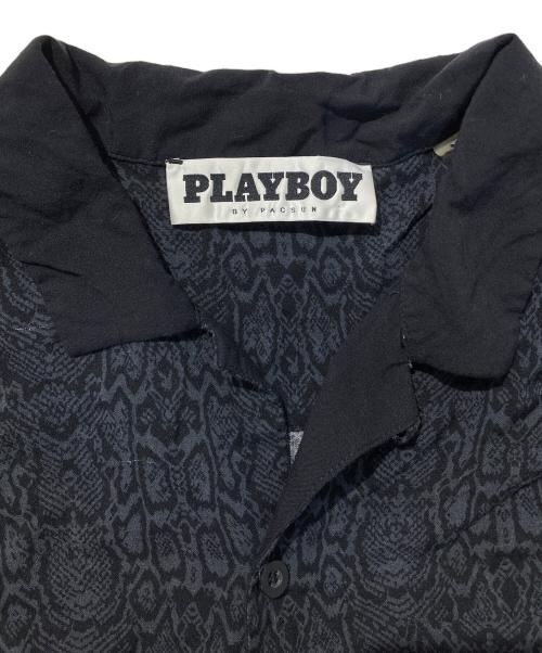 PLAY BOY BY PACSUN（プレイボーイ バイ パクサン）PLAY BOY BY PACSUN (プレイボーイ バイ パクサン) パイソン柄オープンカラーシャツ ブラック サイズ:Mの古着・服飾アイテム
