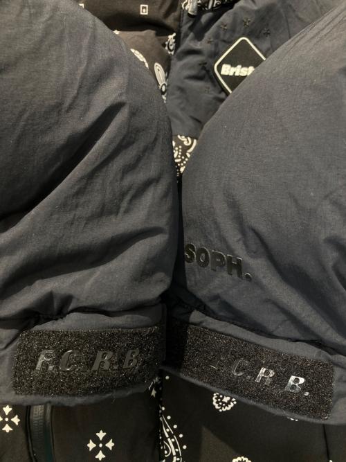 F.C.Real Bristol（エフシーレアルブリストル）F.C.Real Bristol (エフシーレアルブリストル) DOWN BENCH PARKA ブラック サイズ:Mの古着・服飾アイテム