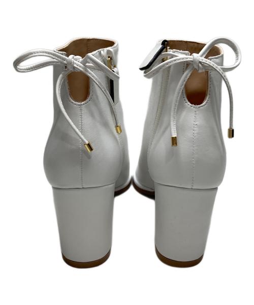 STUART WEITZMAN（スチュアートワイツマン）STUART WEITZMAN (スチュアートワイツマン) ホワイトナッパレザーショートブーツ ホワイト サイズ:35の古着・服飾アイテム