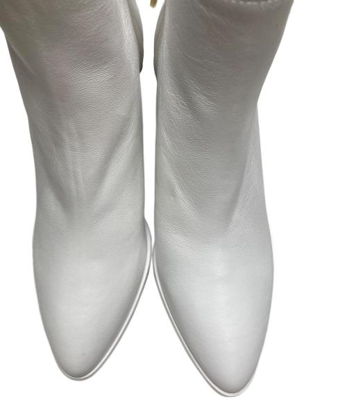 STUART WEITZMAN（スチュアートワイツマン）STUART WEITZMAN (スチュアートワイツマン) ホワイトナッパレザーショートブーツ ホワイト サイズ:35の古着・服飾アイテム