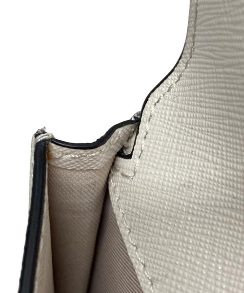 MARC JACOBS（マークジェイコブス）MARC JACOBS (マークジェイコブス) スナップショットコンパクトウォレット ベージュの古着・服飾アイテム