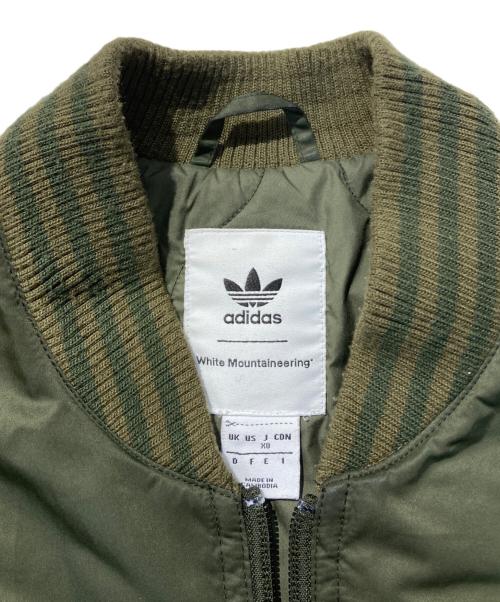 adidas（アディダス）adidas (アディダス) WHITE MOUNTAINEERING (ホワイトマウンテ二アニング) ブルゾンジャケット オリーブ サイズ:Lの古着・服飾アイテム