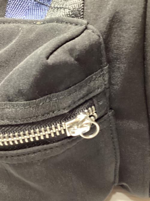 CTFK（コントロールフリーク）CTFK (コントロールフリーク) ミリタリーチャームボストンバッグ ブラックの古着・服飾アイテム