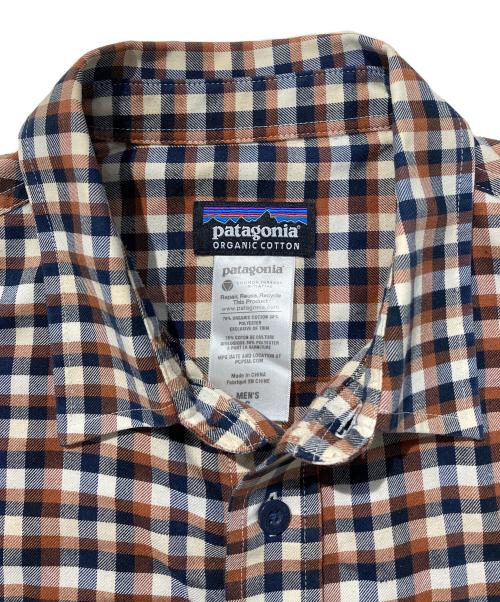 Patagonia（パタゴニア）Patagonia (パタゴニア) L/S Buckshot Shirt オレンジ×ネイビー サイズ:Ｓの古着・服飾アイテム