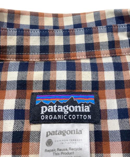 Patagonia（パタゴニア）Patagonia (パタゴニア) L/S Buckshot Shirt オレンジ×ネイビー サイズ:Ｓの古着・服飾アイテム