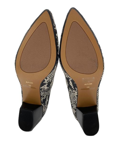 APOM（アポム）APOM (アポム) パイソンパターンパンプス アイボリー×ブラック サイズ:39の古着・服飾アイテム