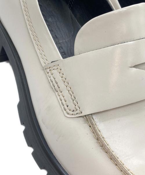 ECCO（エコー）ECCO (エコー) MOC-TOE PENNY LOAFER ホワイト サイズ:24cmの古着・服飾アイテム