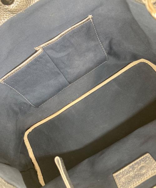 IO PELLE（イオペレ）IO PELLE (イオペレ) バッグ シルバーの古着・服飾アイテム