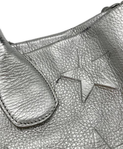 IO PELLE（イオペレ）IO PELLE (イオペレ) バッグ シルバーの古着・服飾アイテム