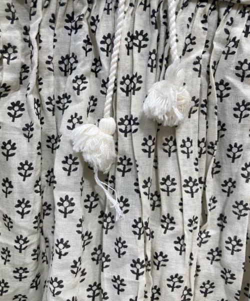 maison de soil（メゾンドソイル）maison de soil (メゾンドソイル) スモールフラワーブロックプリントVネックノースリーブキルティングドレス ベージュ サイズ:2の古着・服飾アイテム