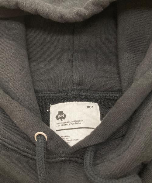 FRAGMENT DESIGN（フラグメントデザイン）FRAGMENT DESIGN (フラグメントデザイン) Pokemon (ポケモン) カビゴンプリントプルオーバーパーカー ブラック サイズ:Sの古着・服飾アイテム