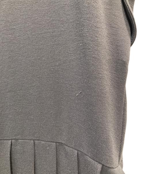 SHIPS any（シップスエニィ）SHIPS any (シップスエニィ) ジョーゼットプリーツフレンチスリーブワンピ グレー サイズ:Fの古着・服飾アイテム