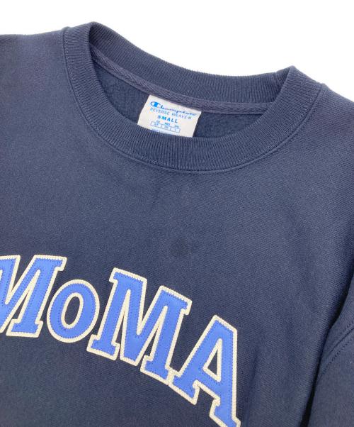Champion REVERSE WEAVE（チャンピオン リバース ウィーブ）Champion REVERSE WEAVE (チャンピオン リバース ウィーブ) MoMA (モマ) ロゴスウェット ネイビー サイズ:Sの古着・服飾アイテム