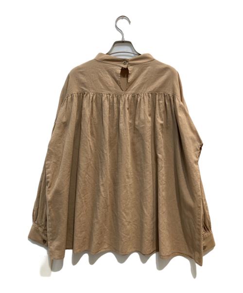 Whim Gazette（ウィムガゼット）Whim Gazette (ウィムガゼット) バンドカラープルオーバーブラウス ベージュ サイズ:F 未使用品の古着・服飾アイテム