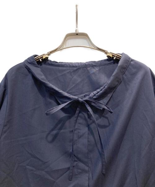 UNITED ARROWS TOKYO（ユナイテッドアローズトウキョウ）UNITED ARROWS TOKYO (ユナイテッドアローズトウキョウ) フリルカラー フレアスリーブ ブラウス ネイビー サイズ:ーの古着・服飾アイテム