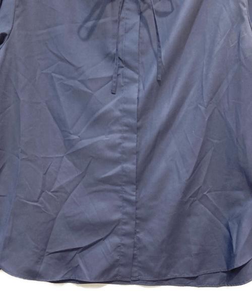 UNITED ARROWS TOKYO（ユナイテッドアローズトウキョウ）UNITED ARROWS TOKYO (ユナイテッドアローズトウキョウ) フリルカラー フレアスリーブ ブラウス ネイビー サイズ:ーの古着・服飾アイテム