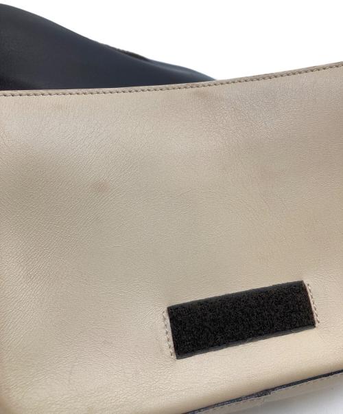 PRADA（プラダ）PRADA (プラダ) レザーショルダーバッグ ベージュの古着・服飾アイテム