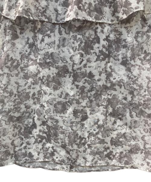 CELFORD（セルフォード）CELFORD (セルフォード) デジタルフラワープリントブラウス ライトグレー サイズ:36の古着・服飾アイテム