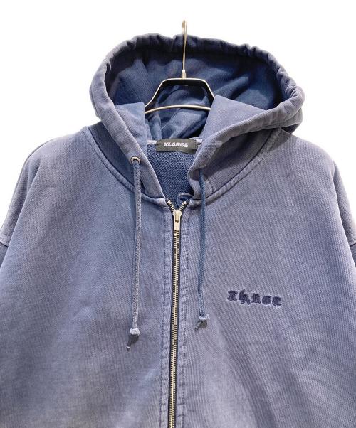 X-LARGE（エクストララージ）X-LARGE (エクストララージ) PIGMENT DYED EMBOSS LOGO ZIP HOODED SWEAT ネイビー サイズ:Ｍの古着・服飾アイテム