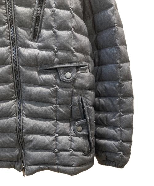 MONCLER（モンクレール）MONCLER (モンクレール) WHITE MOUNTAINEERING (ホワイトマウンテ二アニング) CATOBLEP ダウンジャケット グレーの古着・服飾アイテム