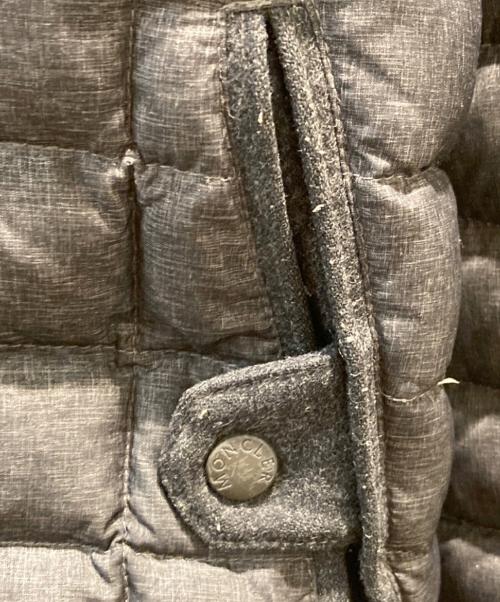 MONCLER（モンクレール）MONCLER (モンクレール) WHITE MOUNTAINEERING (ホワイトマウンテ二アニング) CATOBLEP ダウンジャケット グレーの古着・服飾アイテム