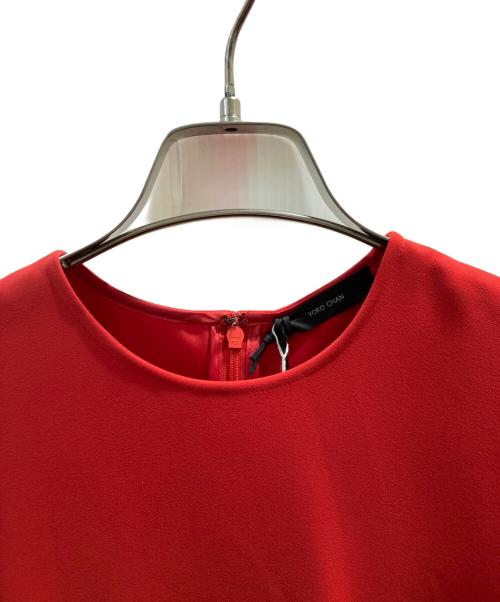 YOKO CHAN（ヨーコチャン）YOKO CHAN (ヨーコチャン) ティアードブラウス レッド サイズ:36 未使用品の古着・服飾アイテム