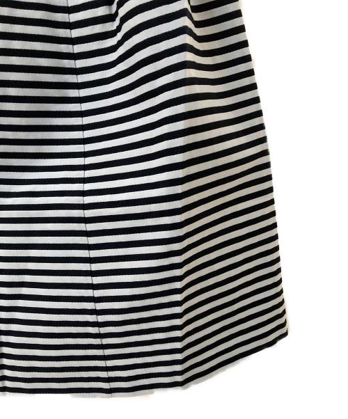 BORDERS at BALCONY（ボーダーズアットバルコニー）BORDERS AT BALCONY (ボーダーズアットバルコニー) BORDER FLARE SKIRT ブラック×ホワイト サイズ:38 未使用品の古着・服飾アイテム