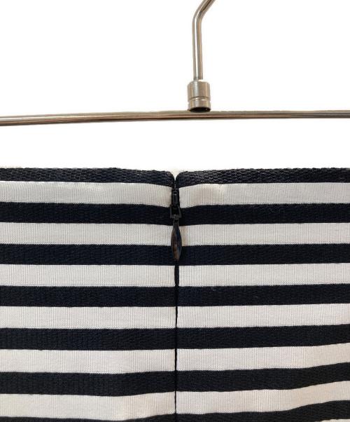 BORDERS at BALCONY（ボーダーズアットバルコニー）BORDERS AT BALCONY (ボーダーズアットバルコニー) BORDER FLARE SKIRT ブラック×ホワイト サイズ:38 未使用品の古着・服飾アイテム