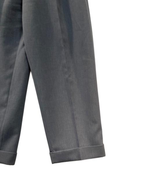 MARW UNITED ARROWS（マルゥ ユナイテッドアローズ）MARW UNITED ARROWS (マルゥ ユナイテッドアローズ) ダブルクロス タック パンツ グレー サイズ:38の古着・服飾アイテム