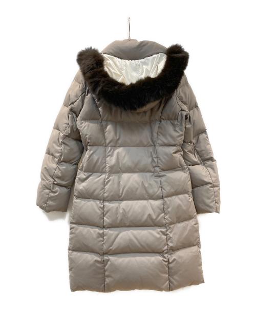 23区（ニジュウサンク）23区 (ニジュウサンク) ブルーフォックスファーリバーシブルダウンコート ホワイト×ベージュ サイズ:38の古着・服飾アイテム