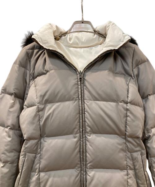 23区（ニジュウサンク）23区 (ニジュウサンク) ブルーフォックスファーリバーシブルダウンコート ホワイト×ベージュ サイズ:38の古着・服飾アイテム