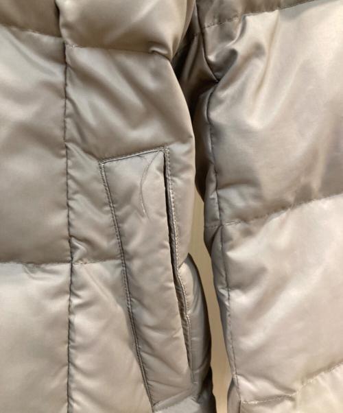 23区（ニジュウサンク）23区 (ニジュウサンク) ブルーフォックスファーリバーシブルダウンコート ホワイト×ベージュ サイズ:38の古着・服飾アイテム