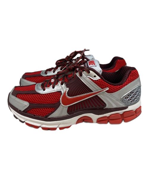 NIKE（ナイキ）NIKE (ナイキ) VOMERO 5 ローカットスニーカー レッド サイズ:26 未使用品の古着・服飾アイテム