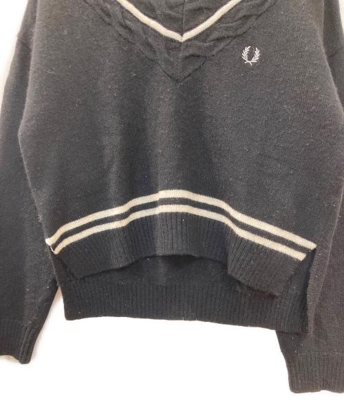 FRED PERRY（フレッドペリー）FRED PERRY (フレッドペリー) CABLE DETAIL TENNIS V-NECK ブラック サイズ:36の古着・服飾アイテム