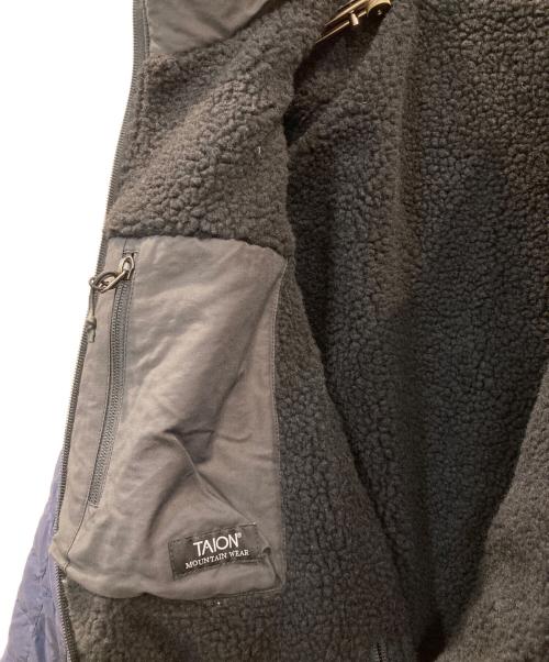 TAION（タイオン）TAION (タイオン) リバーシブル ハイネック ライトダウン×ソフトボア ジャケット ダウンジャケット ネイビー サイズ:XLの古着・服飾アイテム