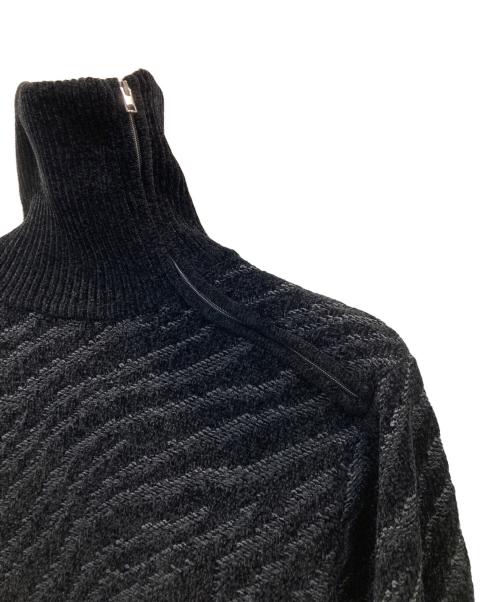 HIDE AWAYS NICOLE（ハイダウェイ二コル）HIDE AWAYS NICOLE (ハイダウェイ二コル) ゼブラ柄衿ファスナータートルネックニット ブラック サイズ:46の古着・服飾アイテム