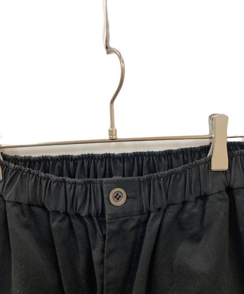 休日と詩（キュウジツトウタ）休日と詩 (キュウジツトウタ) バルーンカーゴパンツ ブラック サイズ:-の古着・服飾アイテム