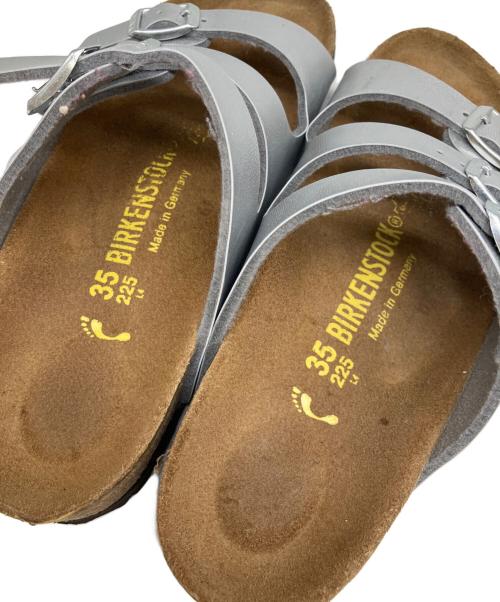BIRKENSTOCK（ビルケンシュトック）BIRKENSTOCK (ビルケンシュトック) サンダル シルバー サイズ:22.5cmの古着・服飾アイテム