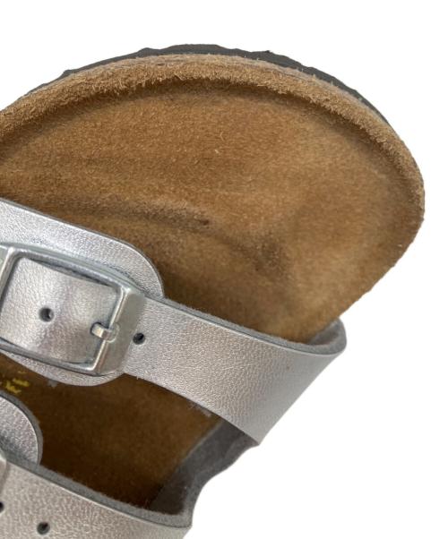 BIRKENSTOCK（ビルケンシュトック）BIRKENSTOCK (ビルケンシュトック) サンダル シルバー サイズ:22.5cmの古着・服飾アイテム