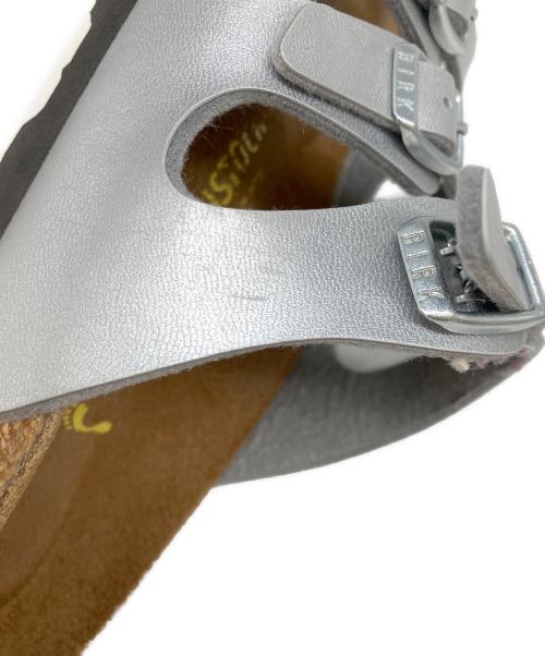BIRKENSTOCK（ビルケンシュトック）BIRKENSTOCK (ビルケンシュトック) サンダル シルバー サイズ:22.5cmの古着・服飾アイテム