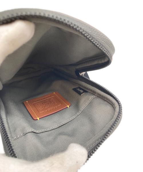 COACH（コーチ）COACH (コーチ) スマホショルダー グレーの古着・服飾アイテム