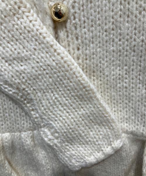 Andequal（アンドコール）andequal (アンドコール) gold button puff sleeve knit ベージュ サイズ:FREEの古着・服飾アイテム