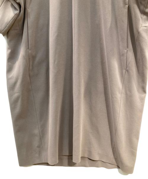 1er Arrondissement（プルミエ アロンディスモン）1er Arrondissement (プルミエ アロンディスモン) Vネックワンピース ベージュ サイズ:36の古着・服飾アイテム