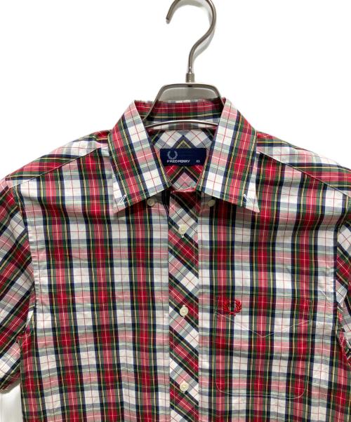 FRED PERRY（フレッドペリー）FRED PERRY (フレッドペリー) シャツ レッド サイズ:XSの古着・服飾アイテム