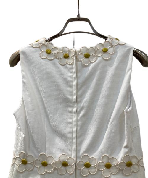 RED VALENTINO（レッドヴァレンティノ）RED VALENTINO (レッドヴァレンティノ) フラワーモチーフワンピース ホワイト サイズ:ーの古着・服飾アイテム