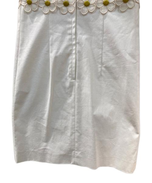 RED VALENTINO（レッドヴァレンティノ）RED VALENTINO (レッドヴァレンティノ) フラワーモチーフワンピース ホワイト サイズ:ーの古着・服飾アイテム