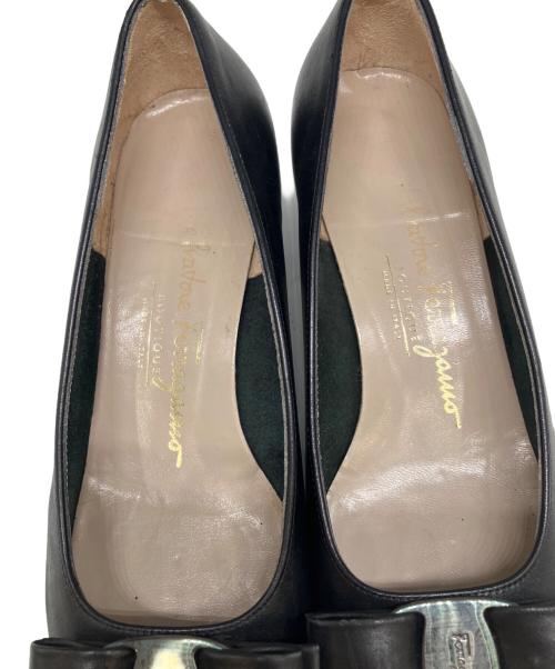 Salvatore Ferragamo（サルヴァトーレ フェラガモ）Salvatore Ferragamo (サルヴァトーレ フェラガモ) ヴァラパンプス ブラック サイズ:6の古着・服飾アイテム