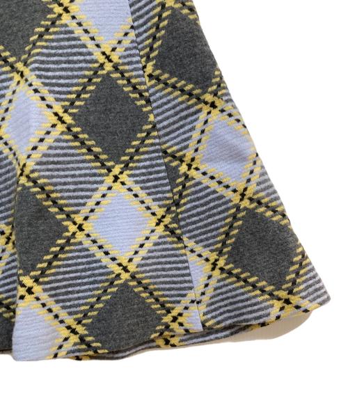 BLUE LABEL CRESTBRIDGE（ブルーレーベルクレストブリッジ）BLUE LABEL CRESTBRIDGE (ブルーレーベルクレストブリッジ) スカート グレー サイズ:34の古着・服飾アイテム